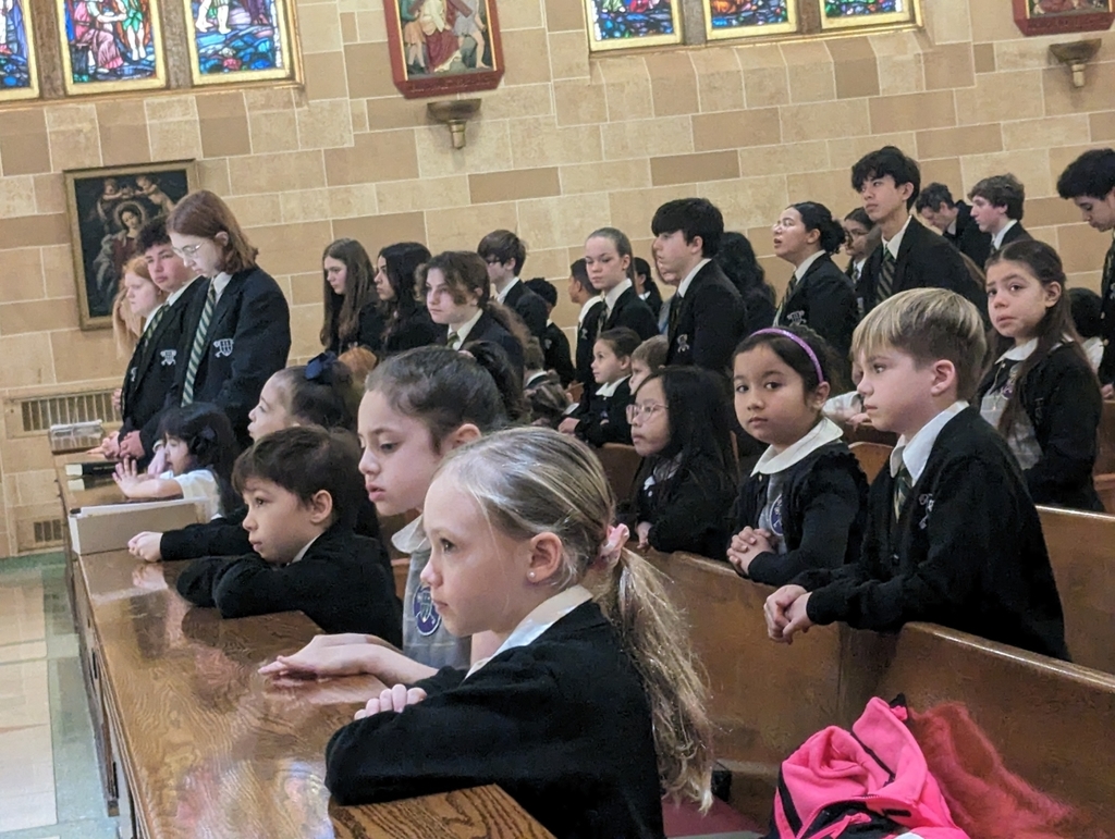 4️⃣th grade led us through mass beautifully today. 🙏 Father Tim told us about his own journeys in Israel to the ruins of St. Peter's house and the miracles that had happened there. 🔑⛪
#southjerseycatholicschools